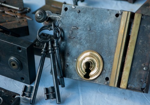 How to Spot a Locksmith Scammer and Find a Legitimate Service